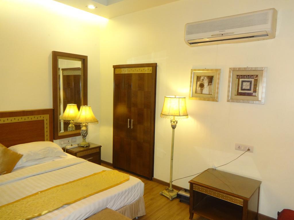 Hotel Picasso Paschim Vihar Delhi - Couple Friendly Local Ids Accepted Exterior foto