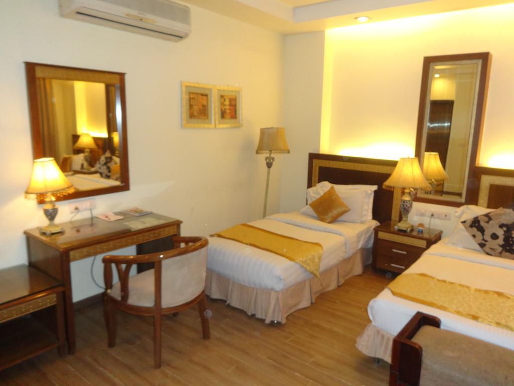Hotel Picasso Paschim Vihar Delhi - Couple Friendly Local Ids Accepted Zimmer foto